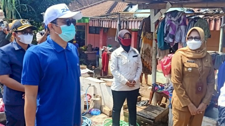 Hasan Aminuddin, saat meninjau lokasi banjir di Kecamatan Dringu. /RMOLJatim