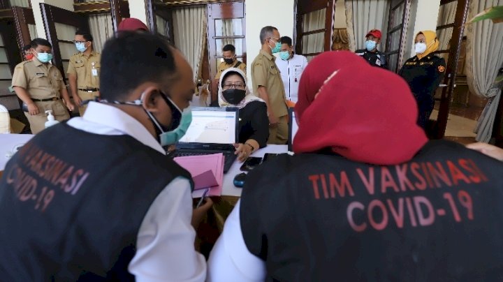 Kepala OPD Pemkot Surabaya saat penyuntikan vaksin tahap kedua/RMOLJatim