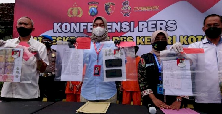 Polres Kediri Kota rilis pelaku prostitusi online yang melibatkan Pasutri/RMOLJatim