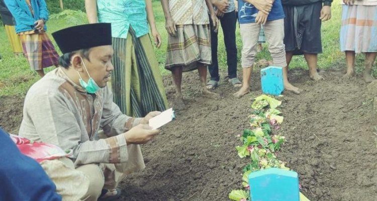 Ketua DPRD Jember, M. Itqon Syauqi saat membaca talqin/RMOLJatim