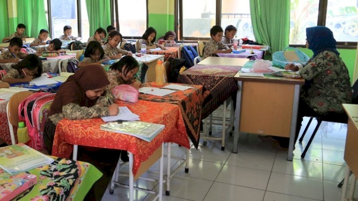Siswa SMP sedang belajar/ist