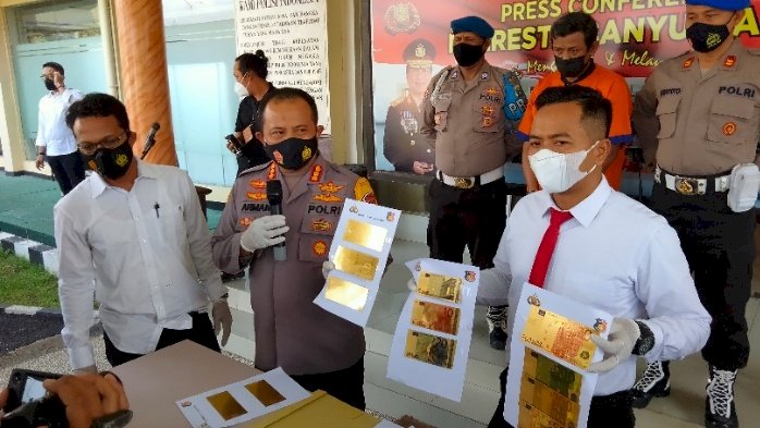 Kapolresta Banyuwangi Kombes Arman Asmara didampingi Kasat Reskrim AKP Mustijat Priyambodo saat jumpa pers/RMOLJatim