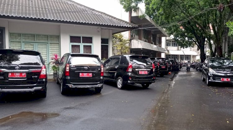 Deretan Mobil Dinas Yang Terparkir di Area Pemkot Malang/RMOLJatim