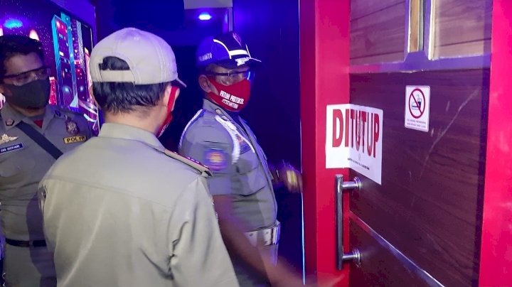Ilustrasi penutupan tempat karaoke di Ngawi.