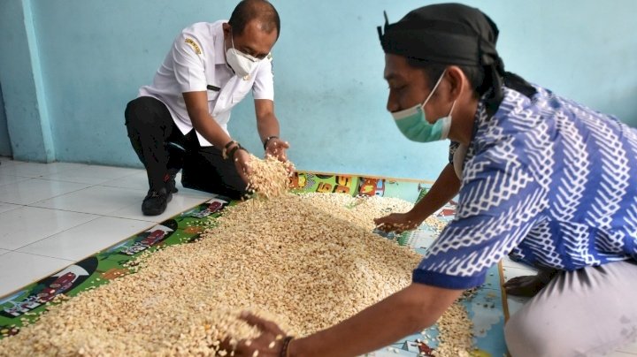 Armudji melihat UMKM Tempe Bang Jarwo/RMOLJatim