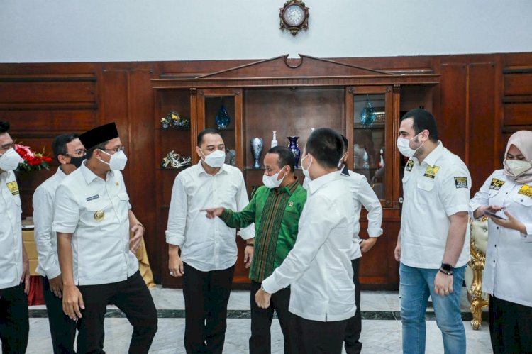 Bupati Sidoarjo Gus Muhdlor saat bertemu Kepala BKPM bersama Wali Kota Surabaya dan Bupati Gresik