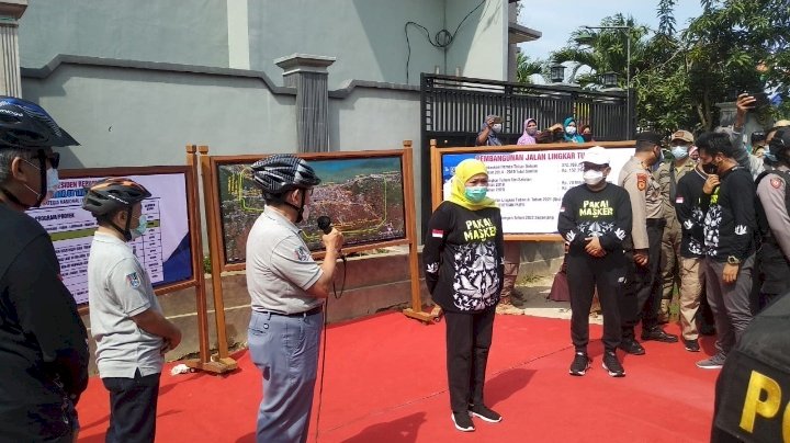 Khofifah Indar Parawansa  resmikan jalan di Tuban/ RMOLJatim