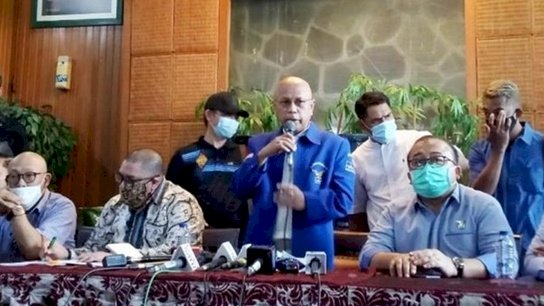 Penggagas kegiatan mengatasnamakan KLB Demokrat Deli Serdang, Darmizal (tengah)/Net