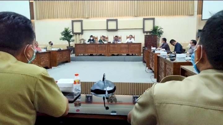 Komisi I saat hearing bersama sejumlah LSM, BKD, BPKAD, dan THL yang dipecat/RMOLJatim