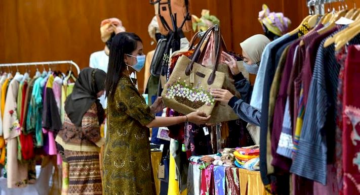 Produk UMKM di lantai 6 Gedung Graha Sawunggaling, Kantor Pemkot Surabaya/ist