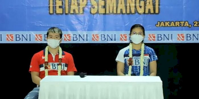 Marcus Gideon dan Greysia Polii di konferensi pers menyambut kepulangan tim Indonesia di Bandara Soekarno Hatta, Senin malam (22/3)/Repro