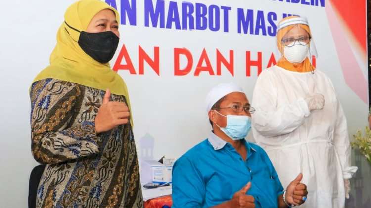 Gubernur Khofifah Indar Parawansa meninjau vaksinasi di MAS/dok hms