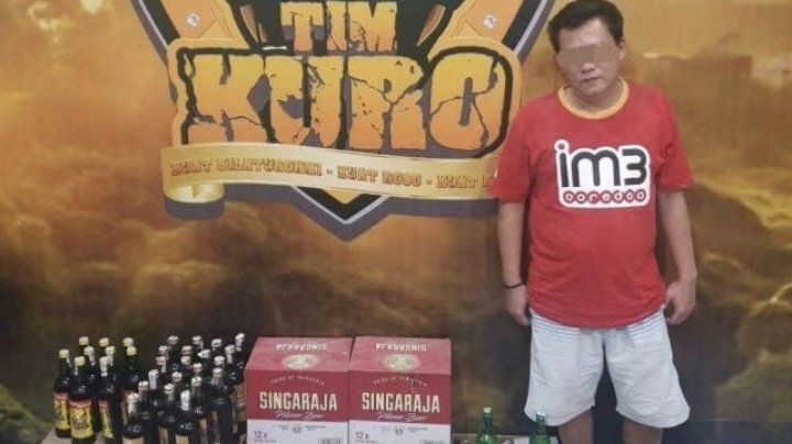 Penjual miras yang diamankan petugas