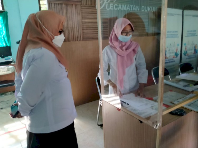 Wabup Gresik, Aminatun Habibah saat sidak di Puskesmas Dukun/RMOLJatim