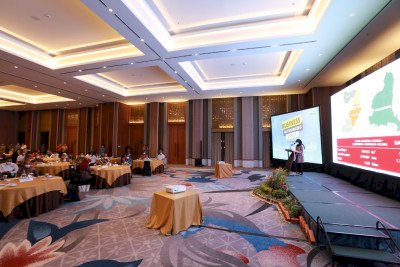 Bupati Ipuk Fiestiandani mempromosikan Kabupaten Banyuwangi dalam Business Networking Forum Tahun 2021/Dok Hms
