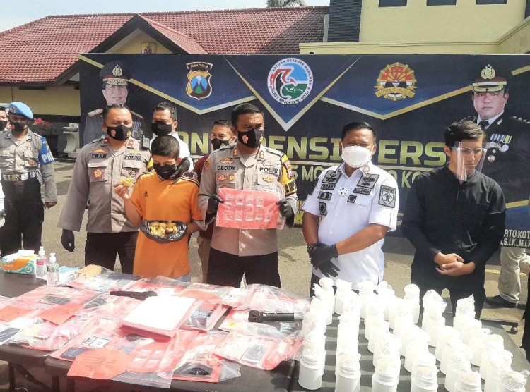 Press rilis kasus penyelundupan sabu/RMOLJatim