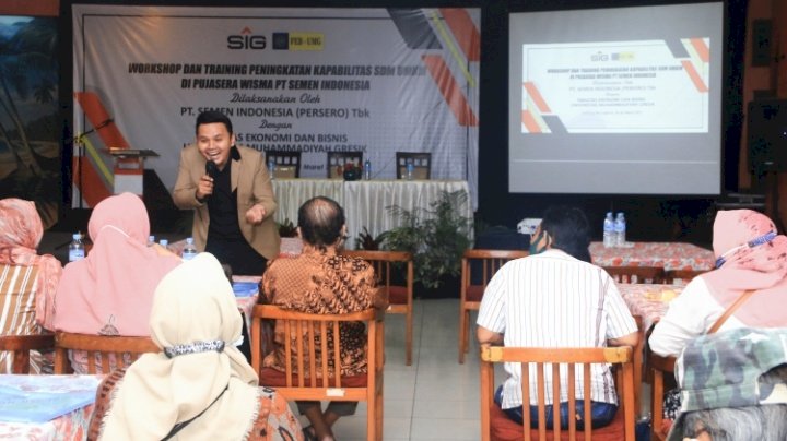 Certified Public Speaker of IPSA (Indonesian Public Speaker Association), Helmi Kahaf, memberikan paparan materi/Dok Hms