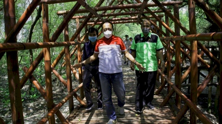 Armudji mengunjungi Wisata Mangrove Wonorejo/ist