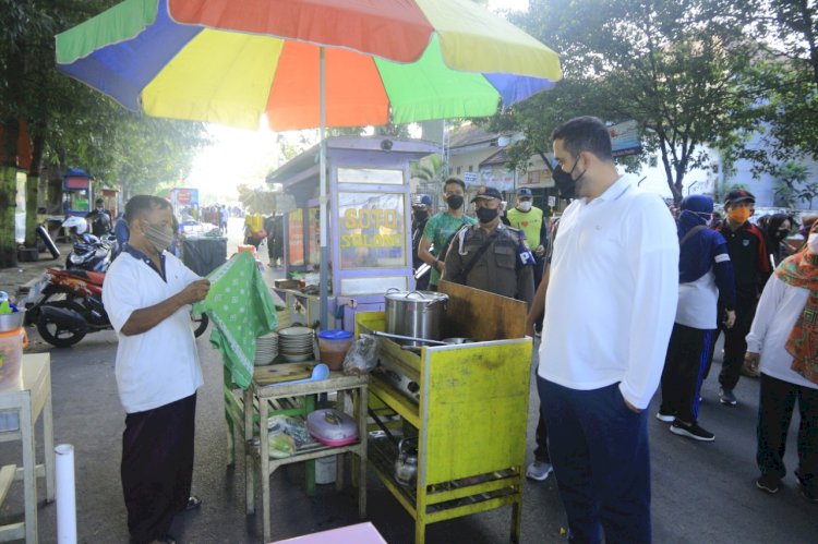 Wali Kota Probolinggo saat memantau pembukaan Pasar Tugu/RMOLJatim