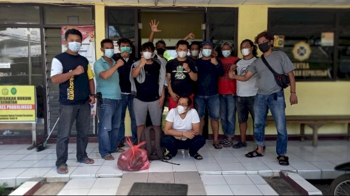 Tim Gabungan Polsek Leces dan Polres Grobogan, saat berhasil menangkap paranormal Gadungan. /Ist