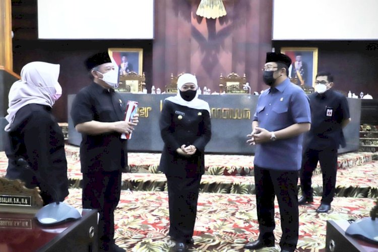 Gubernur Jawa Timur usai paripurna  menyampaikan LKPJ Tahun Anggaran 2020 di DPRD Jatim/Ist