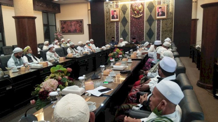 Ulama dan Kiai saat hearing dengan DPRD Jatim/RMOLJatim