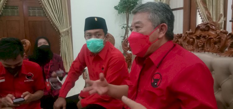 Ketua DPD PDIP Jawa Timur, Kusnadi bersama Ketua DPC PDIP Ngawi Dwi Rianto Jatmiko/RMOLJatim