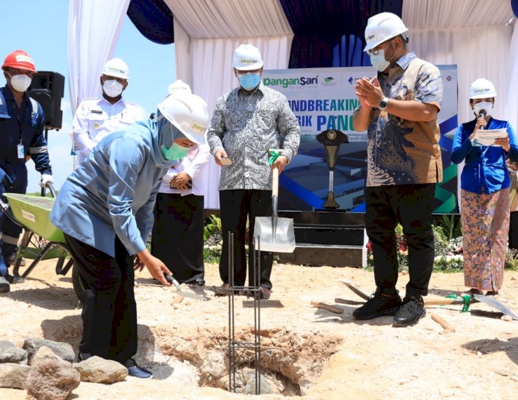 Gubernur Jatim Khofifah Indar Parawansa saat peletakan batu pertama pabrik Pangansari/Ist