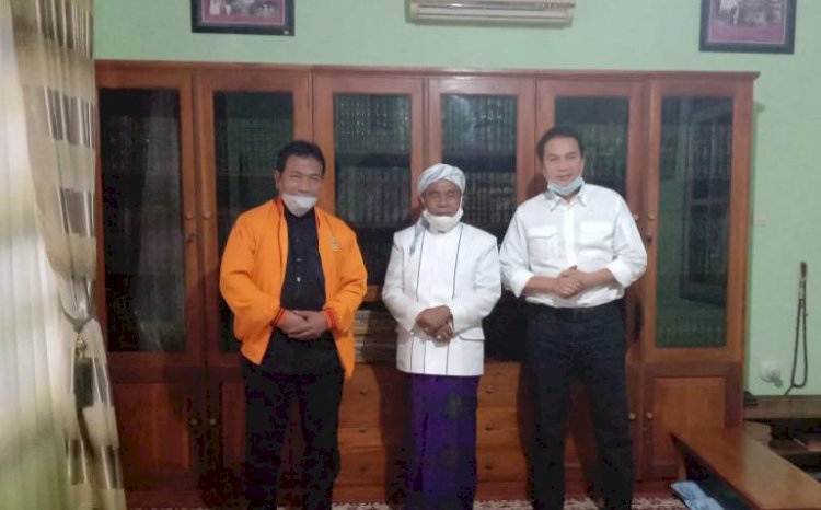 Dari kiri: Yusuf Husni, M. Holil Asy'ari dan Azis Syamsuddin/Ist