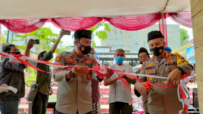 Kapolres Probolinggo saat menggunting Pita sebagai peresmian/ RMOLJatim