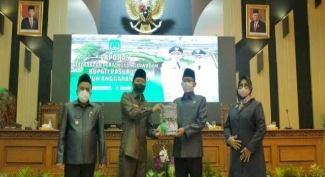 Anggota DPRD Kabupaten Pasuruan saat mendengarkan Bupati menyampaikan LKPJ 2020/Ist