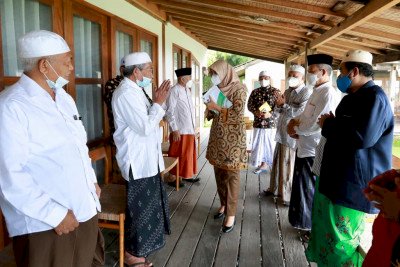 Bupati Ipuk saat menghadiri pembukaan rapat jajaran Syuriah NU Banyuwangi/Dok Hms