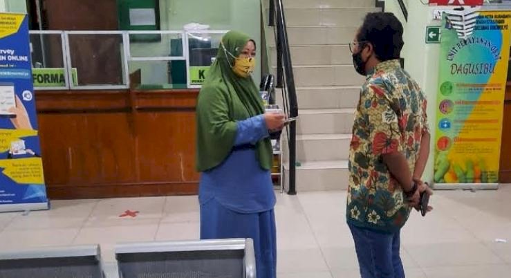 Anggota Fraksi PSI Surabaya saat memantau salah satu puskesmas sekaligus meninjau program JKS/Ist