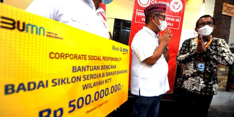 Penyerahan Bantuan CSR BTN kepada IKB Flobamora./Dok 