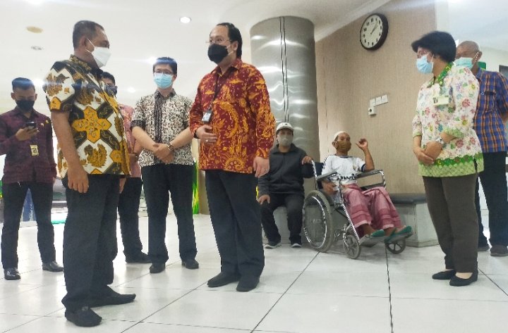 Wakli Walikota Surabaya, Armudji memantau penerapan JKS di RS Adi Husada Surabaya 