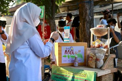 Bupati Ipuk Fiestiandani saat meluncurkan Pasar Takjil/Dok Hms