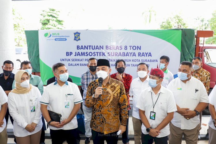 Eri Cahyadi bersama Depdir BPJAMSOSTEK Jatim dan jajarannya/RMOLJatim