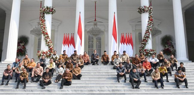 Kabinet Indonesia Maju sebelum reshuffle jilid I, bersama Presiden Joko Widodo dan Wakil Presiden Maruf Amin (dibagian tengah)/Net