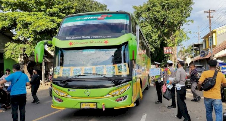 Polisi berjaga-jaga di Jalur Nasional Pantura Probolinggo/RMOLJatim