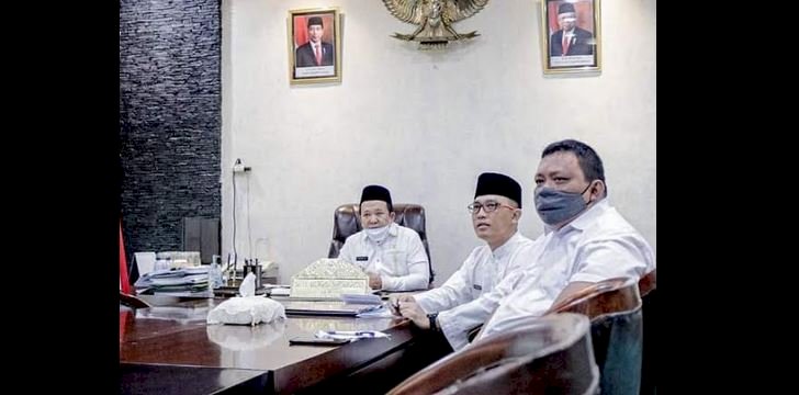 Siswanto saat memaparkan perubahan arus di hadapan Bupati Jember/Ist