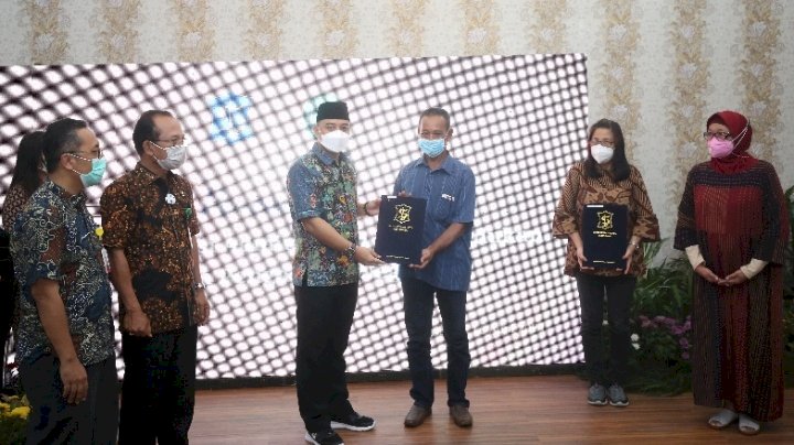 Wali Kota Surabaya Eri Cahyadi dan Ketua PN Surabaya Joni/RMOLJatim