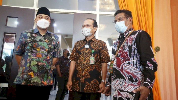 Wali Kota Surabaya Eri Cahyadi bersama Ketua PN Surabaya/RMOLJatim