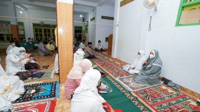 Bupati Banyuwangi Ipuk Fiestiandani safari ke masjid/Dok Hms