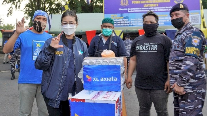 Penyerahkan bantuan untuk korban bencana alam badai Seroja di Nusa Tenggara Timur (NTT)/Ist