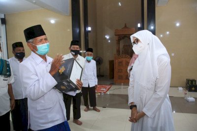 Bupati Banyuwangi Ipuk Fiestiandani Azwar Anas saat silaturahmi dengan Dewan Pimpinan Daerah LDII/Dok Hms