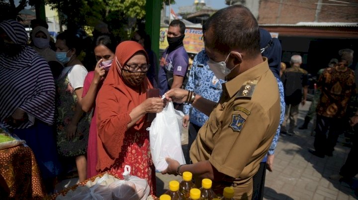 Armudji meninjau operasi pasar di Balai RW Balongsari/ist