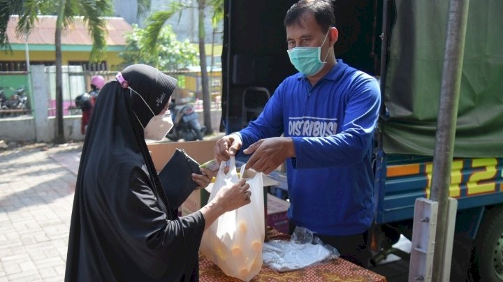 Operasi pasar yang digelr Disdag Surabaya di Balongsari/ist