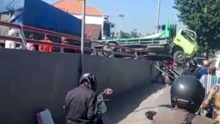 Lama truk di Gresik