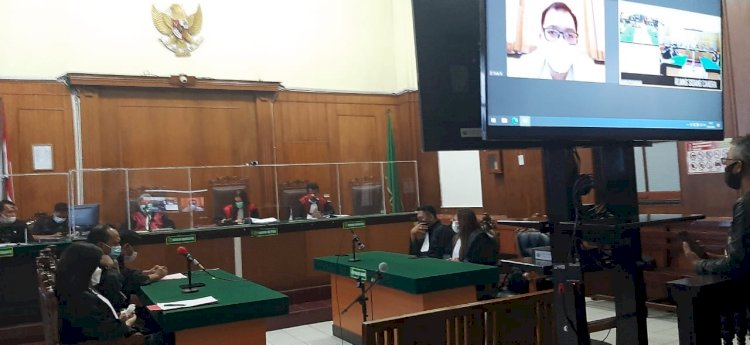 suasana pembacaan vonis kasus penipuan proyek tambang nikel/RMOLJatim