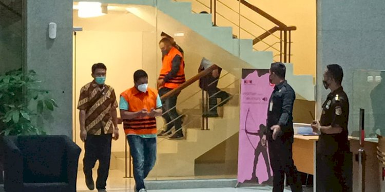 Para tersangka dalam kasus suap Walikota Tanjungbalai saat berada di Gedung KPK/RMOL